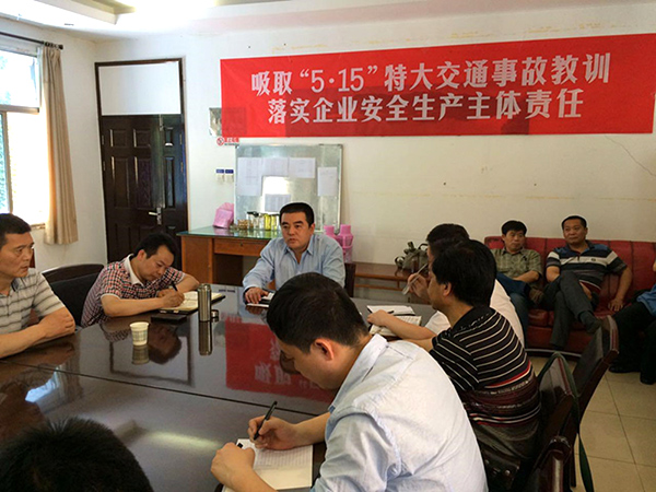 总经理芦炜在会上讲话.jpg 总经理芦炜在会上讲话.jpg