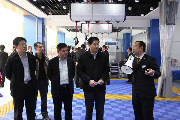 参观迎宾汽修三爻小区门店.jpg 参观迎宾汽修三爻小区门店.jpg